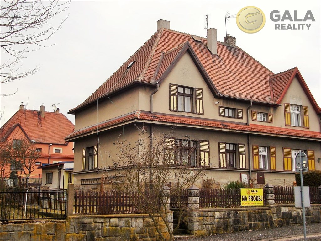 Prodej řadového rodinného domu s garáží ve Dvoře Králové nad Labem