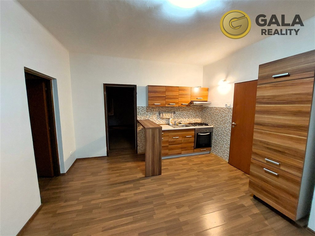 Pronájem bytu 2+1 v blízkosti centra Trutnova, ul. Přádelnická, 65 m2