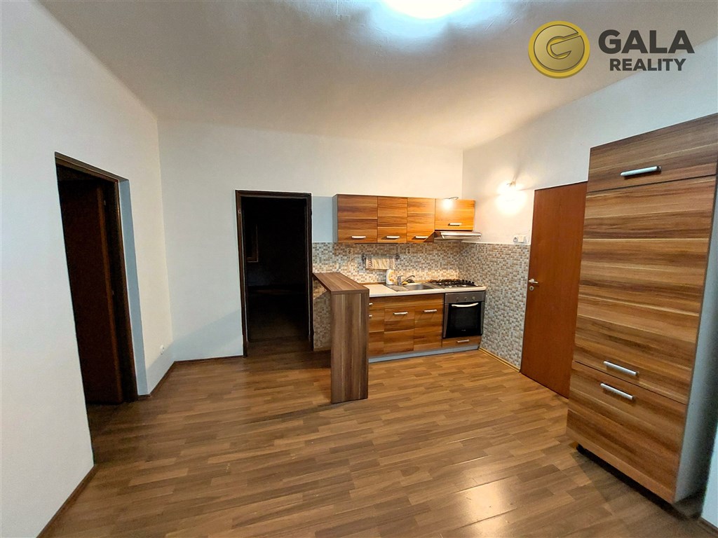 Pronájem bytu 2+1 v blízkosti centra Trutnova, ul. Přádelnická, 65 m2