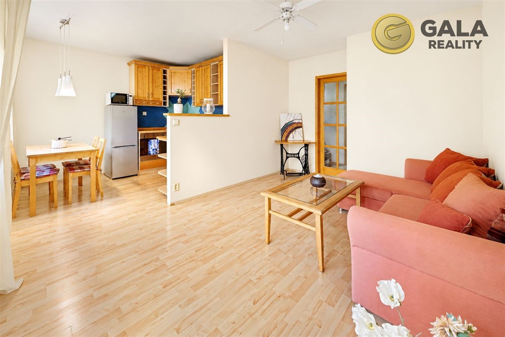 Prodej bytu 3+1 s lodžií, 61 m², Praha, Střížkov, metro 5 minut pěšky. 