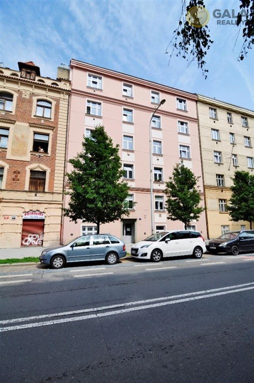 Prodej bytu 2+kk (56 m²) v 3 NP bytového domu - Praha 7, Holešovice, U Uranie.
